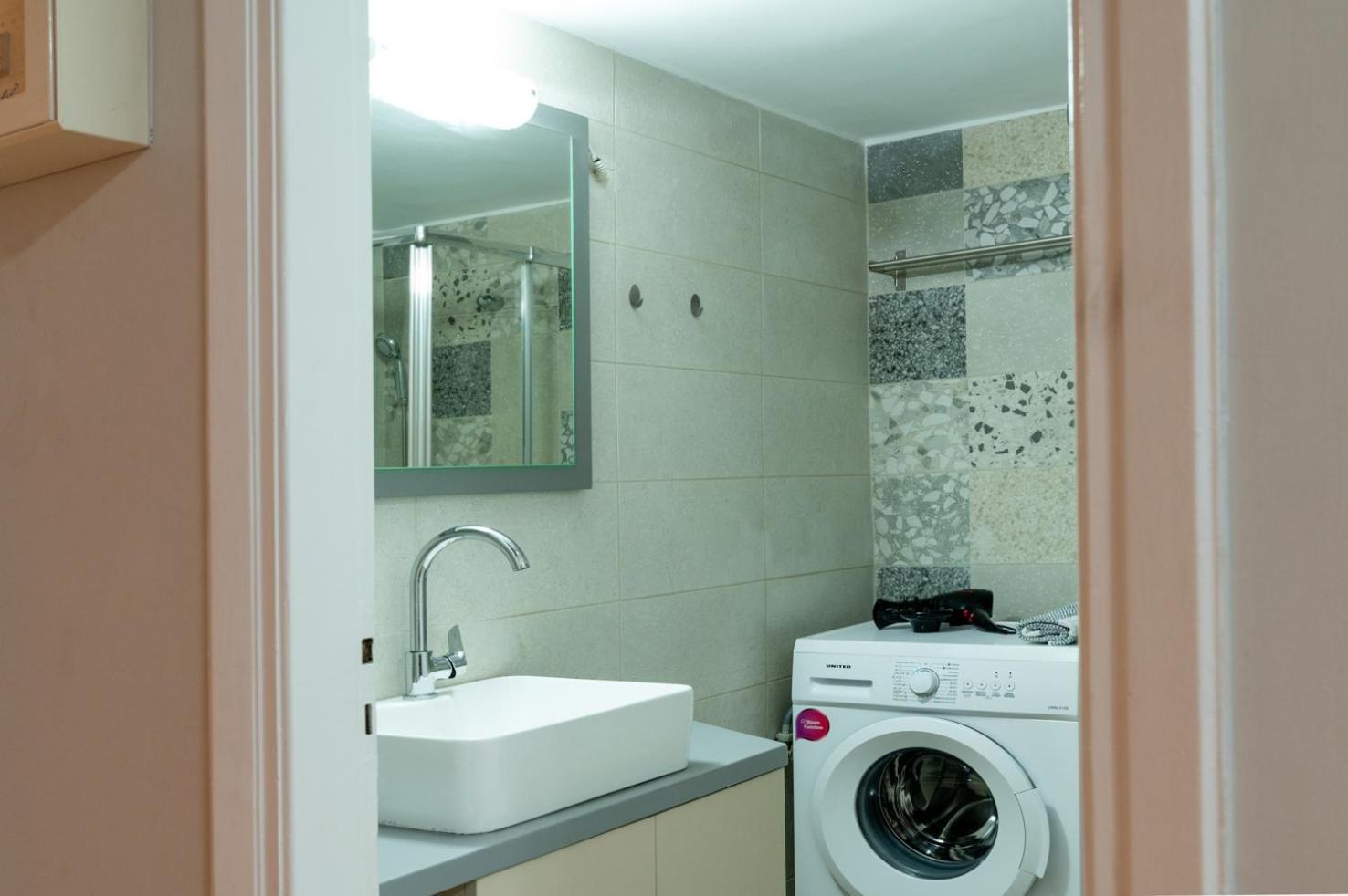 Entire Apt, 2 Bdrm, City Center Афины Экстерьер фото